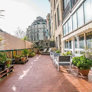360 Borne Hostel